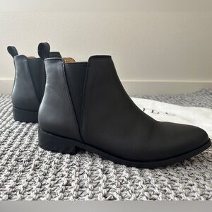 Nisolo Everyday Chelsea Commuter Boot in Black